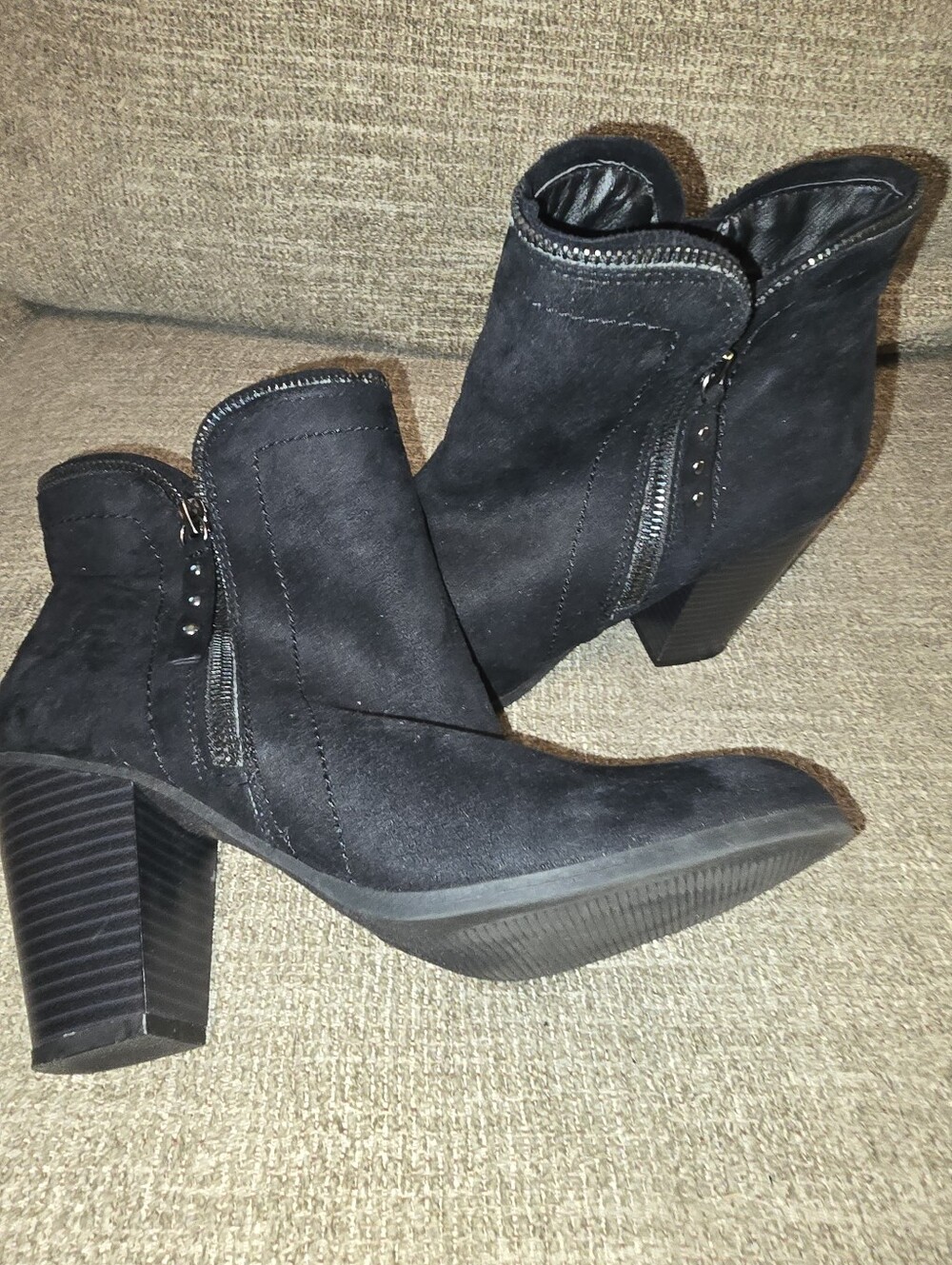 Dolce By Mojo Moxy Women’s Black Suede-like Ankle Booties Stacked Heel 8.5